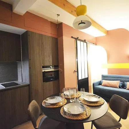 Design A La Bourse Du Commerce Apartment *